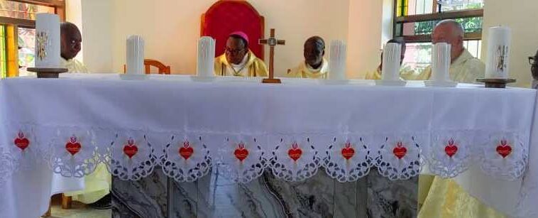 BENEDICTION DE LA CHAPELLE ET CONSECRATION DE L’AUTEL DE LA COMMUNAUTE SAINT JOSEPH DE NYIVE